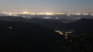 Dieses Bild zeigt eine Webcam-Aufnahme vom Achertal, aufgenommen am Freitag, den 01.05.2026 um 04:40 Uhr. Die Temperatur betrug 4°C.