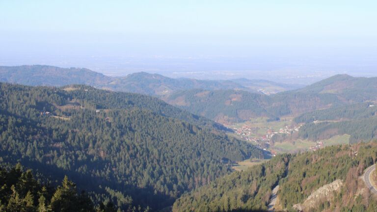 Dieses Bild zeigt eine Webcam-Aufnahme vom Achertal, aufgenommen am Donnerstag, den 05.03.2026 um 09:00 Uhr. Die Temperatur betrug 8.9°C.