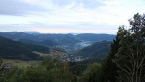 Dieses Bild zeigt eine Webcam-Aufnahme vom Achertal, aufgenommen am Mittwoch, den 26.08.2026 um 07:30 Uhr. Die Temperatur betrug 16.5°C.