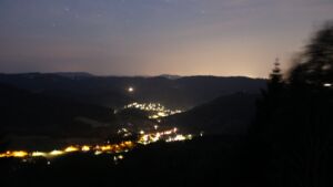 Dieses Bild zeigt eine Webcam-Aufnahme vom Achertal, aufgenommen am Freitag, den 26.06.2026 um 03:40 Uhr. Die Temperatur betrug 27.4°C.
