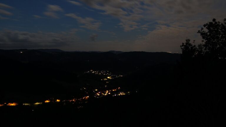 Dieses Bild zeigt eine Webcam-Aufnahme vom Achertal, aufgenommen am Dienstag, den 01.09.2026 um 05:40 Uhr. Die Temperatur betrug 13°C.