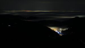 Dieses Bild zeigt eine Webcam-Aufnahme vom Achertal, aufgenommen am Dienstag, den 20.01.2026 um 21:50 Uhr. Die Temperatur betrug 5.2°C.