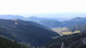 Dieses Bild zeigt eine Webcam-Aufnahme vom Achertal, aufgenommen am Sonntag, den 01.03.2026 um 16:00 Uhr. Die Temperatur betrug 6.7°C.