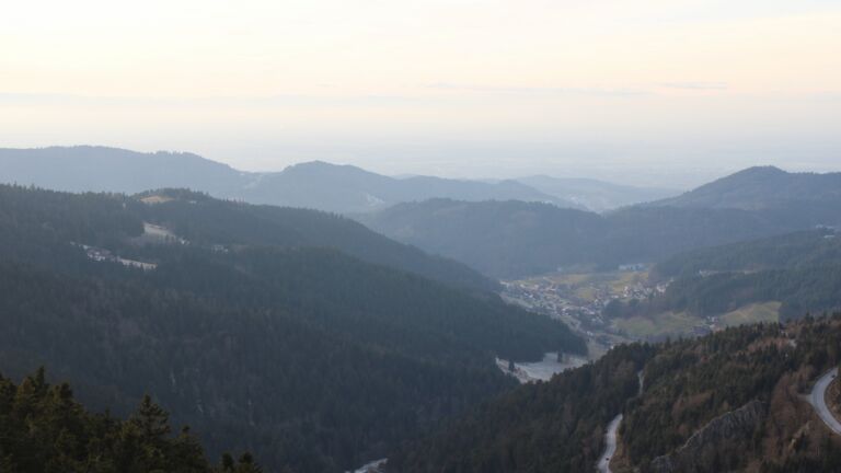 Dieses Bild zeigt eine Webcam-Aufnahme vom Achertal, aufgenommen am Donnerstag, den 01.01.2026 um 15:40 Uhr. Die Temperatur betrug -5.1°C.