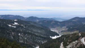 Dieses Bild zeigt eine Webcam-Aufnahme vom Achertal, aufgenommen am Sonntag, den 23.11.2025 um 11:30 Uhr. Die Temperatur betrug -0.8°C.