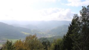 Dieses Bild zeigt eine Webcam-Aufnahme vom Achertal, aufgenommen am Mittwoch, den 28.10.2026 um 13:10 Uhr. Die Temperatur betrug 11.4°C.