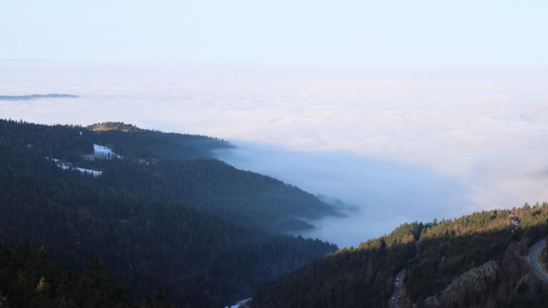 Dieses Bild zeigt eine Webcam-Aufnahme vom Achertal, aufgenommen am Sonntag, den 18.01.2026 um 09:30 Uhr. Die Temperatur betrug 6.8°C.