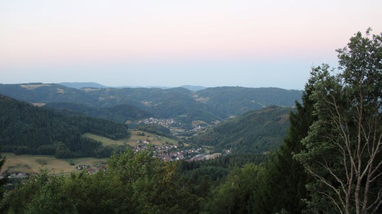 Dieses Bild zeigt eine Webcam-Aufnahme vom Achertal, aufgenommen am Freitag, den 14.08.2026 um 06:10 Uhr. Die Temperatur betrug 25.3°C.