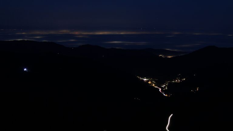 Dieses Bild zeigt eine Webcam-Aufnahme vom Achertal, aufgenommen am Mittwoch, den 17.12.2025 um 07:10 Uhr. Die Temperatur betrug 5.7°C.