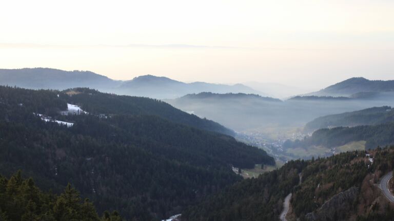 Dieses Bild zeigt eine Webcam-Aufnahme vom Achertal, aufgenommen am Samstag, den 17.01.2026 um 16:20 Uhr. Die Temperatur betrug 6.2°C.