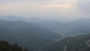 Dieses Bild zeigt eine Webcam-Aufnahme vom Achertal, aufgenommen am Donnerstag, den 07.05.2026 um 18:50 Uhr. Die Temperatur betrug 8.6°C.