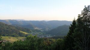 Dieses Bild zeigt eine Webcam-Aufnahme vom Achertal, aufgenommen am Samstag, den 23.05.2026 um 20:20 Uhr. Die Temperatur betrug 24.1°C.