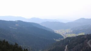 Dieses Bild zeigt eine Webcam-Aufnahme vom Achertal, aufgenommen am Montag, den 23.03.2026 um 16:20 Uhr. Die Temperatur betrug 7.4°C.