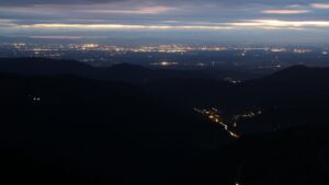 Dieses Bild zeigt eine Webcam-Aufnahme vom Achertal, aufgenommen am Montag, den 04.05.2026 um 21:30 Uhr. Die Temperatur betrug 11°C.