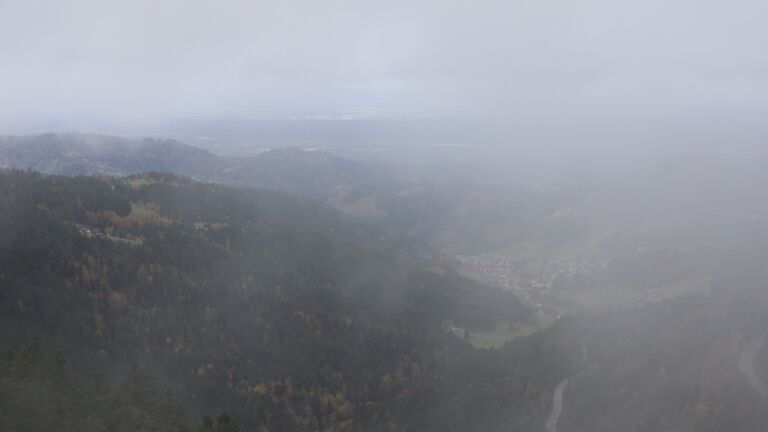 Dieses Bild zeigt eine Webcam-Aufnahme vom Achertal, aufgenommen am Freitag, den 24.10.2025 um 13:00 Uhr. Die Temperatur betrug 1.5°C.