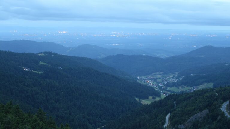 Dieses Bild zeigt eine Webcam-Aufnahme vom Achertal, aufgenommen am Montag, den 21.07.2025 um 05:30 Uhr. Die Temperatur betrug 12.7°C.