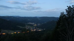 Dieses Bild zeigt eine Webcam-Aufnahme vom Achertal, aufgenommen am Donnerstag, den 06.08.2026 um 05:20 Uhr. Die Temperatur betrug 18°C.