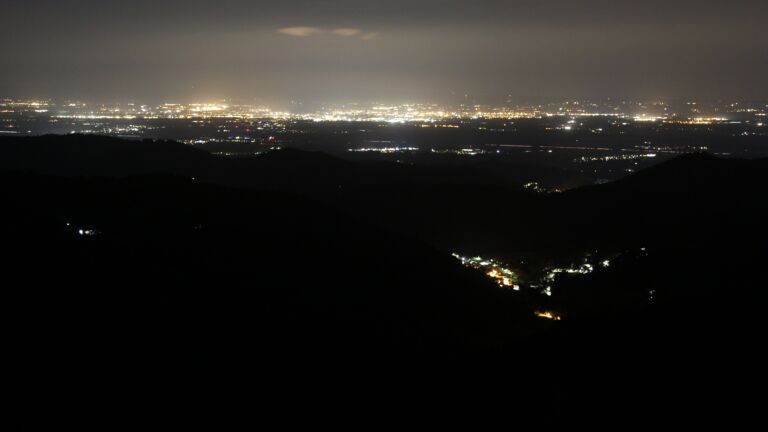 Dieses Bild zeigt eine Webcam-Aufnahme vom Achertal, aufgenommen am Samstag, den 20.09.2025 um 23:30 Uhr. Die Temperatur betrug 19.3°C.