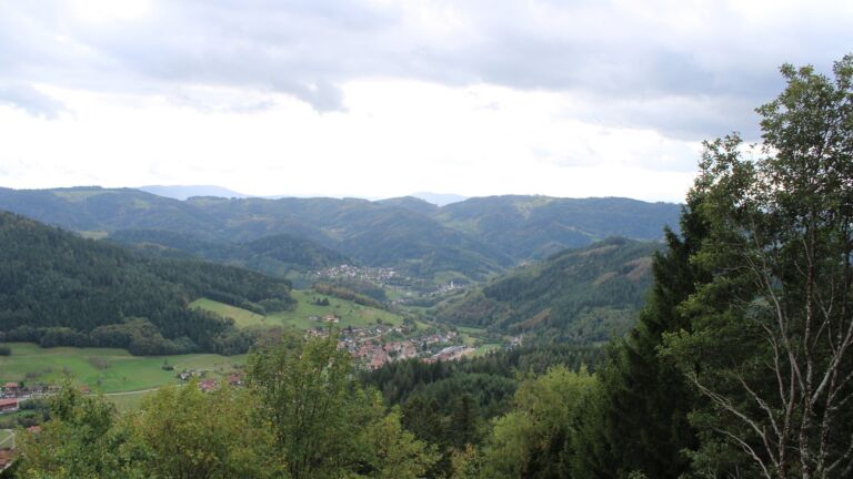 Dieses Bild zeigt eine Webcam-Aufnahme vom Achertal, aufgenommen am Samstag, den 10.10.2026 um 15:20 Uhr. Die Temperatur betrug 10.8°C.
