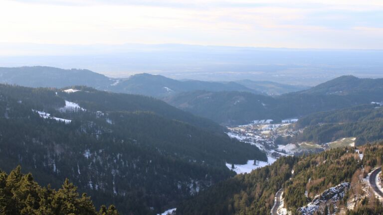 Dieses Bild zeigt eine Webcam-Aufnahme vom Achertal, aufgenommen am Dienstag, den 13.01.2026 um 15:40 Uhr. Die Temperatur betrug 7.2°C.