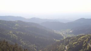 Dieses Bild zeigt eine Webcam-Aufnahme vom Achertal, aufgenommen am Sonntag, den 26.04.2026 um 18:50 Uhr. Die Temperatur betrug 13.4°C.