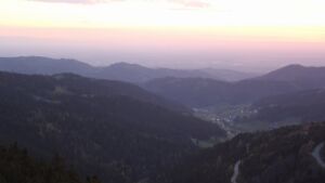 Dieses Bild zeigt eine Webcam-Aufnahme vom Achertal, aufgenommen am Freitag, den 17.04.2026 um 20:40 Uhr. Die Temperatur betrug 12.8°C.