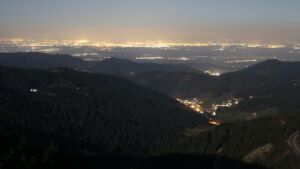 Dieses Bild zeigt eine Webcam-Aufnahme vom Achertal, aufgenommen am Mittwoch, den 04.03.2026 um 21:30 Uhr. Die Temperatur betrug 5°C.