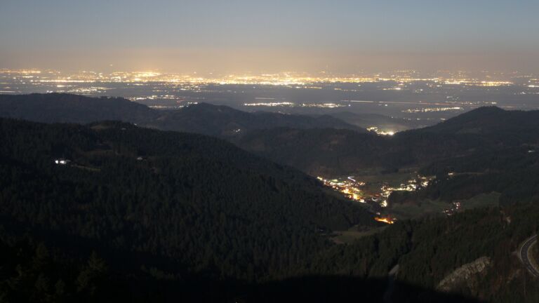 Dieses Bild zeigt eine Webcam-Aufnahme vom Achertal, aufgenommen am Mittwoch, den 04.03.2026 um 21:30 Uhr. Die Temperatur betrug 5°C.