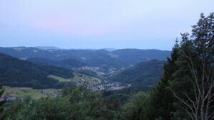 Dieses Bild zeigt eine Webcam-Aufnahme vom Achertal, aufgenommen am Freitag, den 17.07.2026 um 05:40 Uhr. Die Temperatur betrug 19.7°C.