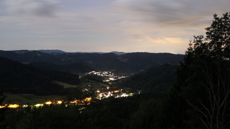Dieses Bild zeigt eine Webcam-Aufnahme vom Achertal, aufgenommen am Montag, den 06.07.2026 um 03:50 Uhr. Die Temperatur betrug 15.9°C.