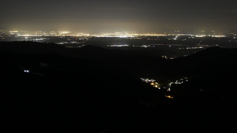 Dieses Bild zeigt eine Webcam-Aufnahme vom Achertal, aufgenommen am Freitag, den 16.01.2026 um 03:30 Uhr. Die Temperatur betrug 5.2°C.