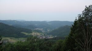 Dieses Bild zeigt eine Webcam-Aufnahme vom Achertal, aufgenommen am Mittwoch, den 27.05.2026 um 05:20 Uhr. Die Temperatur betrug 21.8°C.