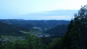 Dieses Bild zeigt eine Webcam-Aufnahme vom Achertal, aufgenommen am Sonntag, den 17.05.2026 um 21:30 Uhr. Die Temperatur betrug 11.2°C.