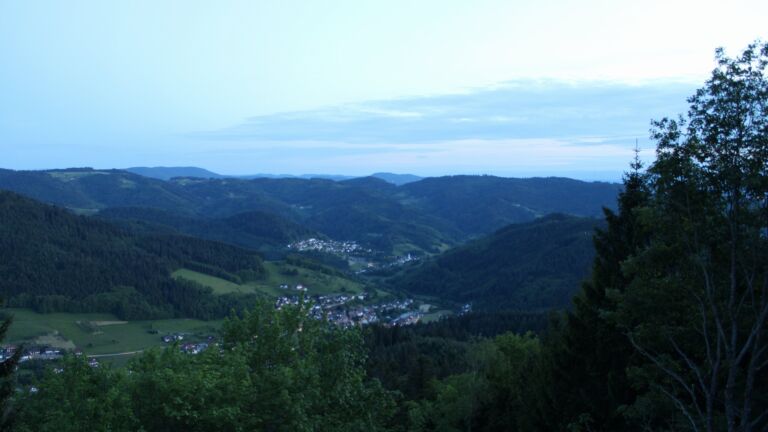 Dieses Bild zeigt eine Webcam-Aufnahme vom Achertal, aufgenommen am Sonntag, den 17.05.2026 um 21:30 Uhr. Die Temperatur betrug 11.2°C.