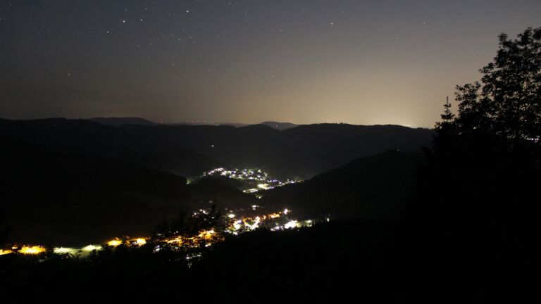 Dieses Bild zeigt eine Webcam-Aufnahme vom Achertal, aufgenommen am Mittwoch, den 27.05.2026 um 03:20 Uhr. Die Temperatur betrug 22.1°C.