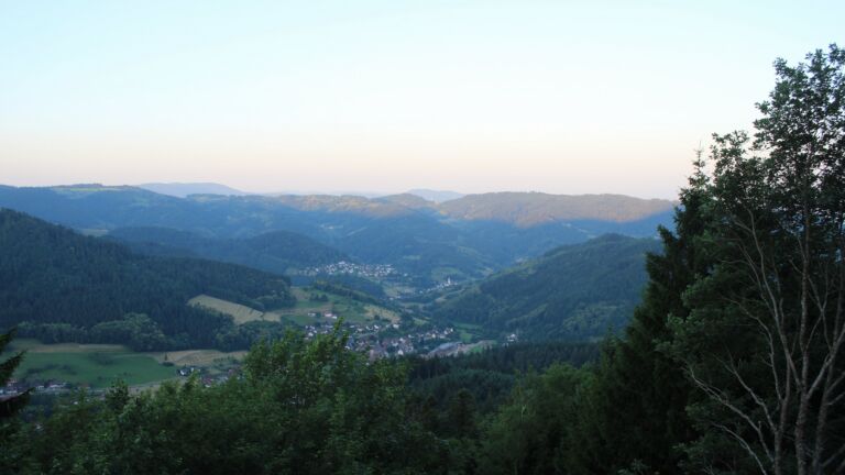 Dieses Bild zeigt eine Webcam-Aufnahme vom Achertal, aufgenommen am Mittwoch, den 24.06.2026 um 06:00 Uhr. Die Temperatur betrug 24.2°C.