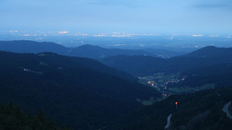 Dieses Bild zeigt eine Webcam-Aufnahme vom Achertal, aufgenommen am Freitag, den 01.08.2025 um 05:30 Uhr. Die Temperatur betrug 12.9°C.
