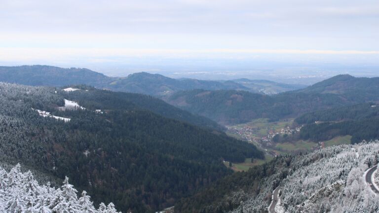 Dieses Bild zeigt eine Webcam-Aufnahme vom Achertal, aufgenommen am Donnerstag, den 27.11.2025 um 10:20 Uhr. Die Temperatur betrug -2.8°C.