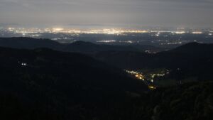 Dieses Bild zeigt eine Webcam-Aufnahme vom Achertal, aufgenommen am Montag, den 27.04.2026 um 01:30 Uhr. Die Temperatur betrug 9.3°C.