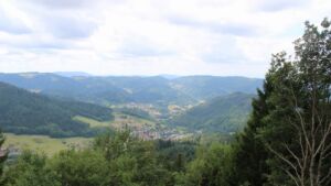 Dieses Bild zeigt eine Webcam-Aufnahme vom Achertal, aufgenommen am Montag, den 27.07.2026 um 12:50 Uhr. Die Temperatur betrug 18.9°C.