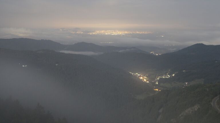 Dieses Bild zeigt eine Webcam-Aufnahme vom Achertal, aufgenommen am Montag, den 08.09.2025 um 22:30 Uhr. Die Temperatur betrug 13.3°C.
