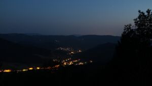 Dieses Bild zeigt eine Webcam-Aufnahme vom Achertal, aufgenommen am Donnerstag, den 30.07.2026 um 22:10 Uhr. Die Temperatur betrug 24.4°C.