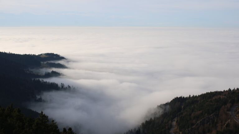 Dieses Bild zeigt eine Webcam-Aufnahme vom Achertal, aufgenommen am Montag, den 22.12.2025 um 14:40 Uhr. Die Temperatur betrug 7.2°C.