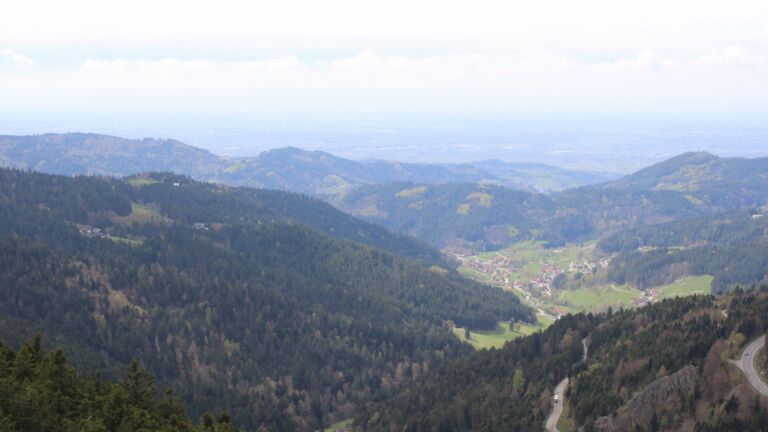 Dieses Bild zeigt eine Webcam-Aufnahme vom Achertal, aufgenommen am Donnerstag, den 16.04.2026 um 14:40 Uhr. Die Temperatur betrug 11.6°C.