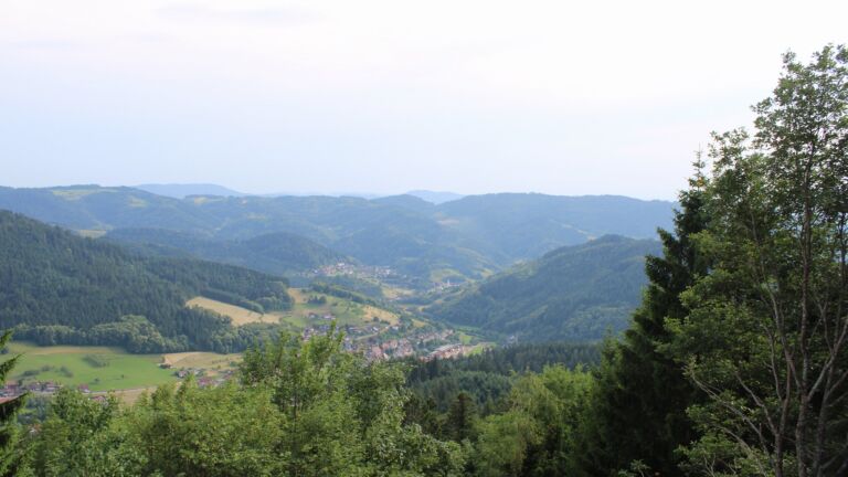 Dieses Bild zeigt eine Webcam-Aufnahme vom Achertal, aufgenommen am Freitag, den 19.06.2026 um 18:40 Uhr. Die Temperatur betrug 35.6°C.