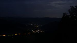 Dieses Bild zeigt eine Webcam-Aufnahme vom Achertal, aufgenommen am Samstag, den 01.08.2026 um 04:50 Uhr. Die Temperatur betrug 16.7°C.