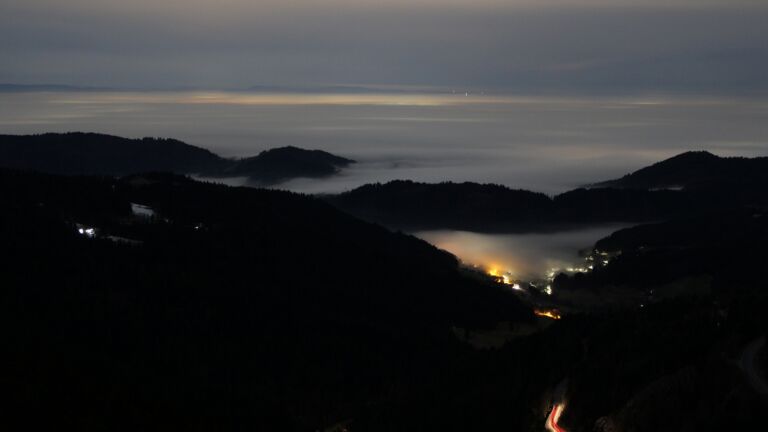 Dieses Bild zeigt eine Webcam-Aufnahme vom Achertal, aufgenommen am Freitag, den 06.02.2026 um 03:00 Uhr. Die Temperatur betrug 5.2°C.