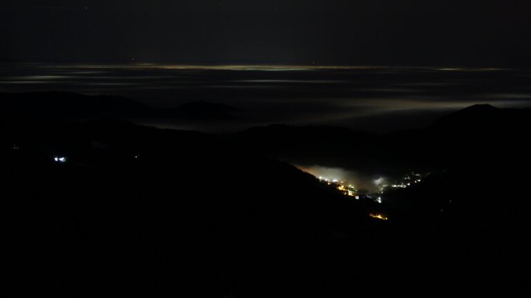 Dieses Bild zeigt eine Webcam-Aufnahme vom Achertal, aufgenommen am Dienstag, den 20.01.2026 um 00:20 Uhr. Die Temperatur betrug 7.6°C.