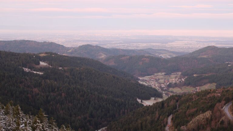 Dieses Bild zeigt eine Webcam-Aufnahme vom Achertal, aufgenommen am Dienstag, den 02.12.2025 um 07:50 Uhr. Die Temperatur betrug 1.9°C.