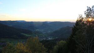 Dieses Bild zeigt eine Webcam-Aufnahme vom Achertal, aufgenommen am Dienstag, den 27.10.2026 um 17:10 Uhr. Die Temperatur betrug 17.7°C.